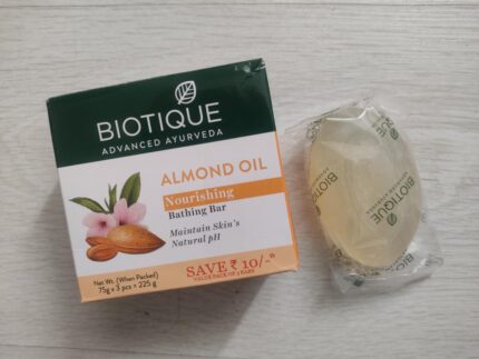 Питательное мыло-крем с миндальным маслом 75г.  Biotique Almond Oil Nourishing Bathing Bar